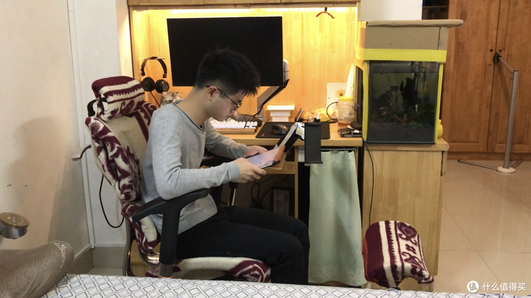 就是这个低头的姿势,久了脖子累,猛抬头头晕眼花