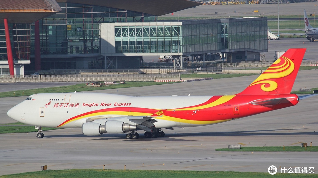 最近几年又解封拉货了东航旗下的中国货运航空公司旗下也有3架747货机