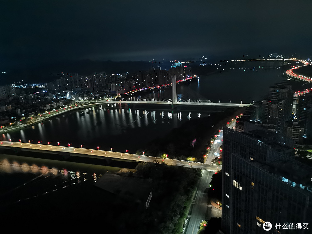 晚上的东江大桥