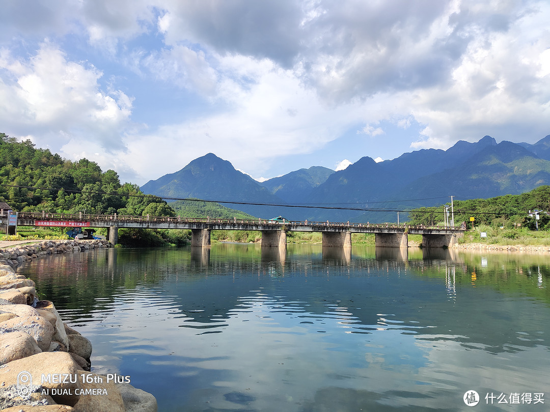 通往饶平村的一座桥