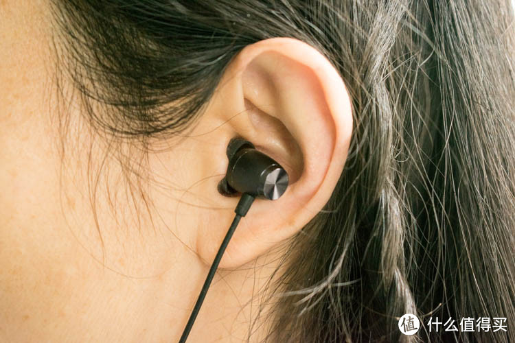 不止过节，你需要一双简单耳机堵住耳朵，，试试这款不到百元的