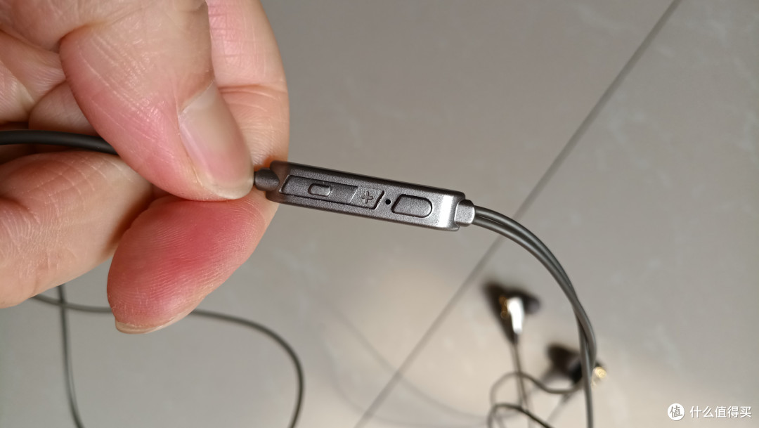 一块钱买的大品牌双动圈四个喇叭双倍音效耳机