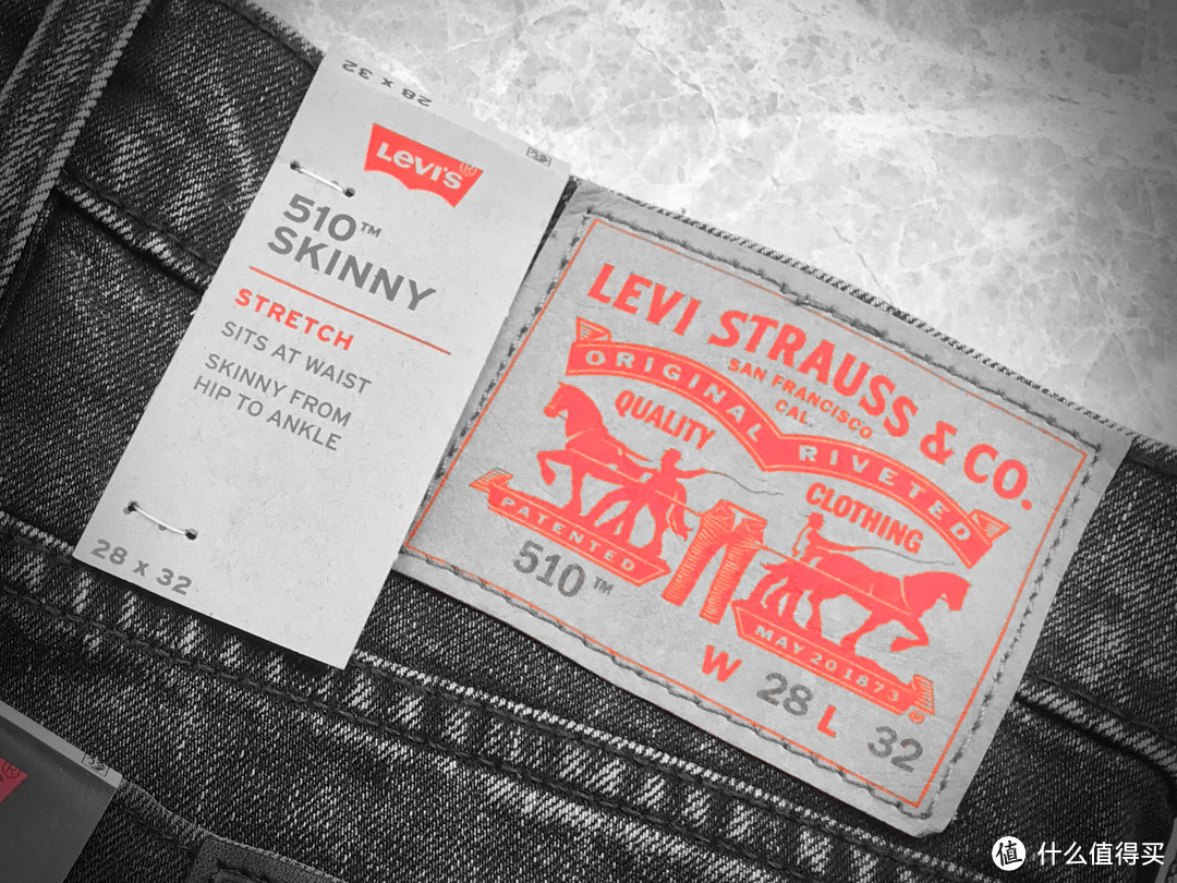 Levi's 经典双马标