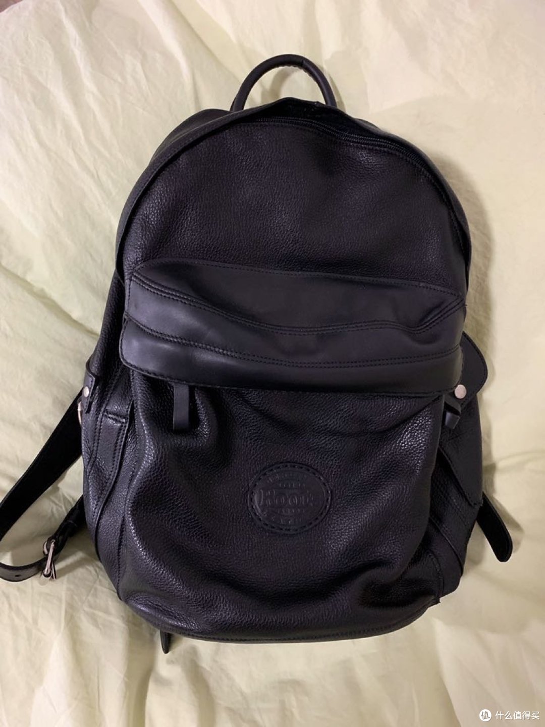 五年后的晒单:roots 真皮双肩背包