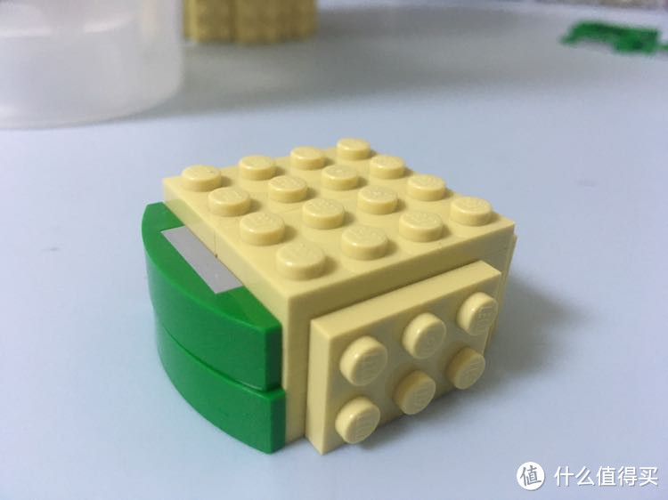 如何快速地在乐高店里装满一大杯Lego