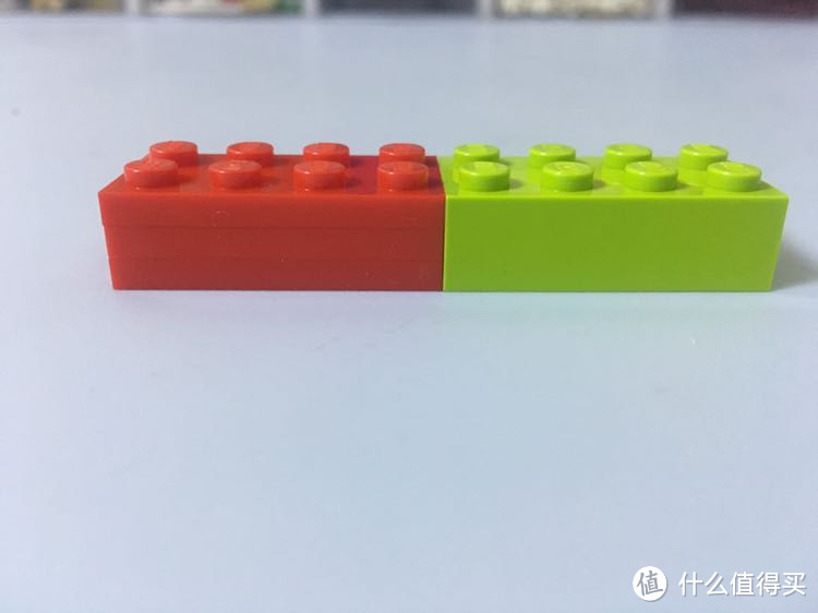 如何快速地在乐高店里装满一大杯Lego