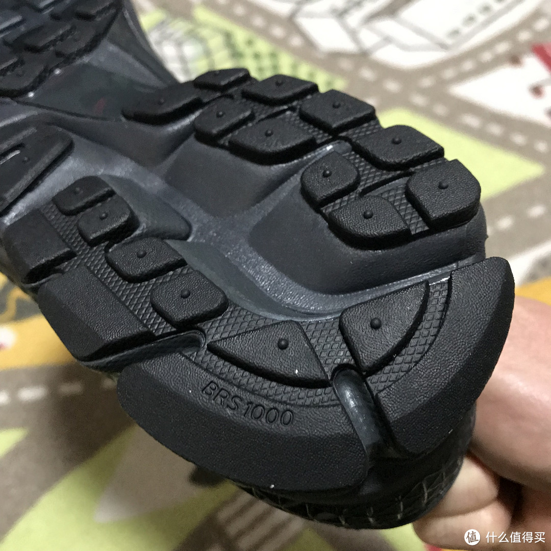 少了ACW光环的NIKE ZOOM VOMERO 5 SP 老爹跑鞋