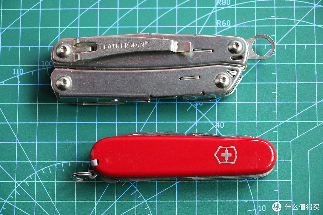 与我的Leatherman工具钳比一下个头