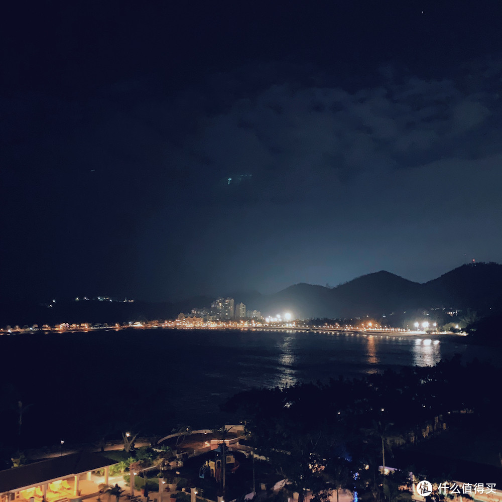 黑沙滩夜景