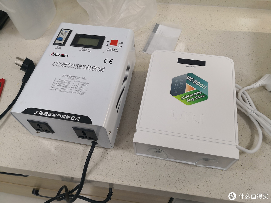 左边2KW，右边3KW，体积差距挺大