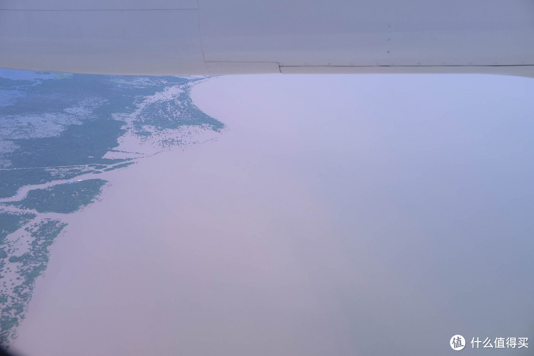 小飞机上看洞里萨湖，就是这般模样。