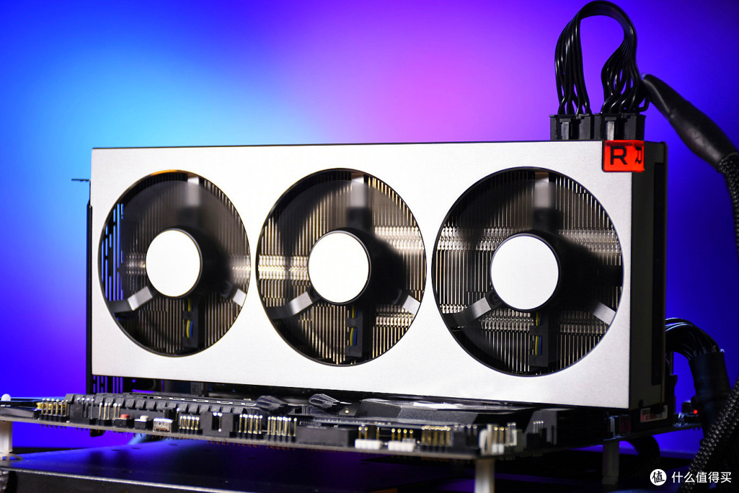 风头不能让别人全占了!AMD Radeon™ VII 来也!