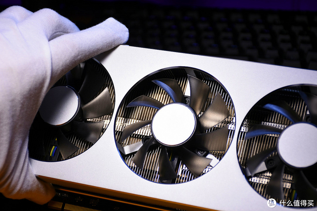 风头不能让别人全占了!AMD Radeon™ VII 来也!