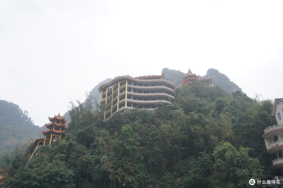 领略绿水青山,感受拥挤山路,初一去弄拉古寺