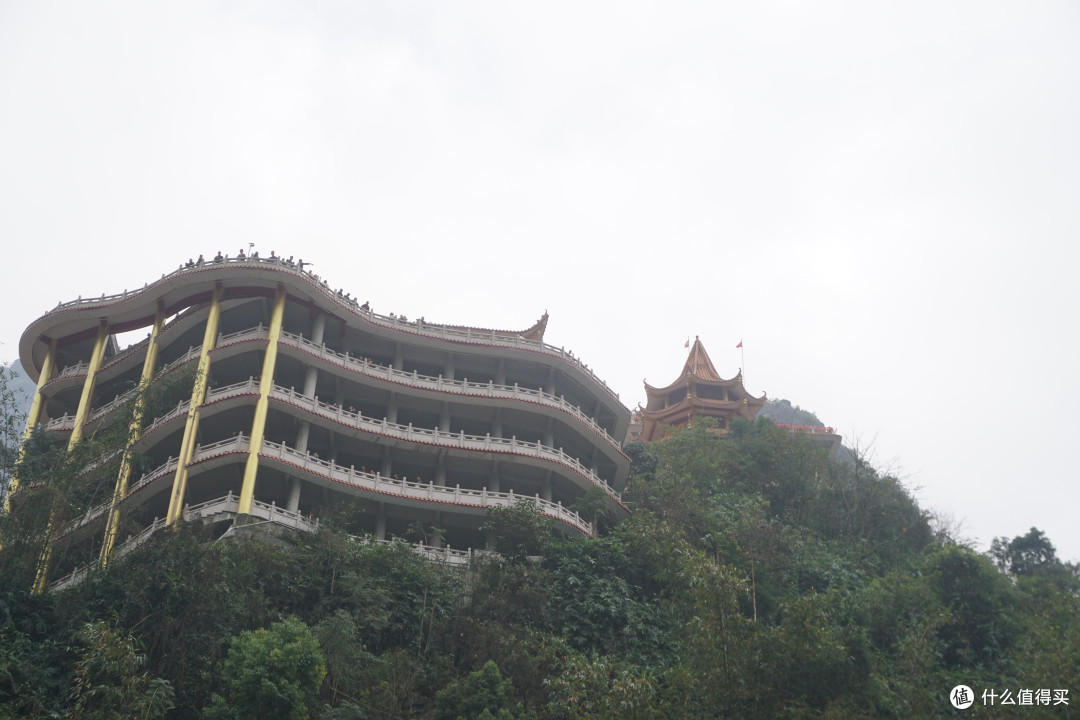 领略绿水青山,感受拥挤山路,初一去弄拉古寺