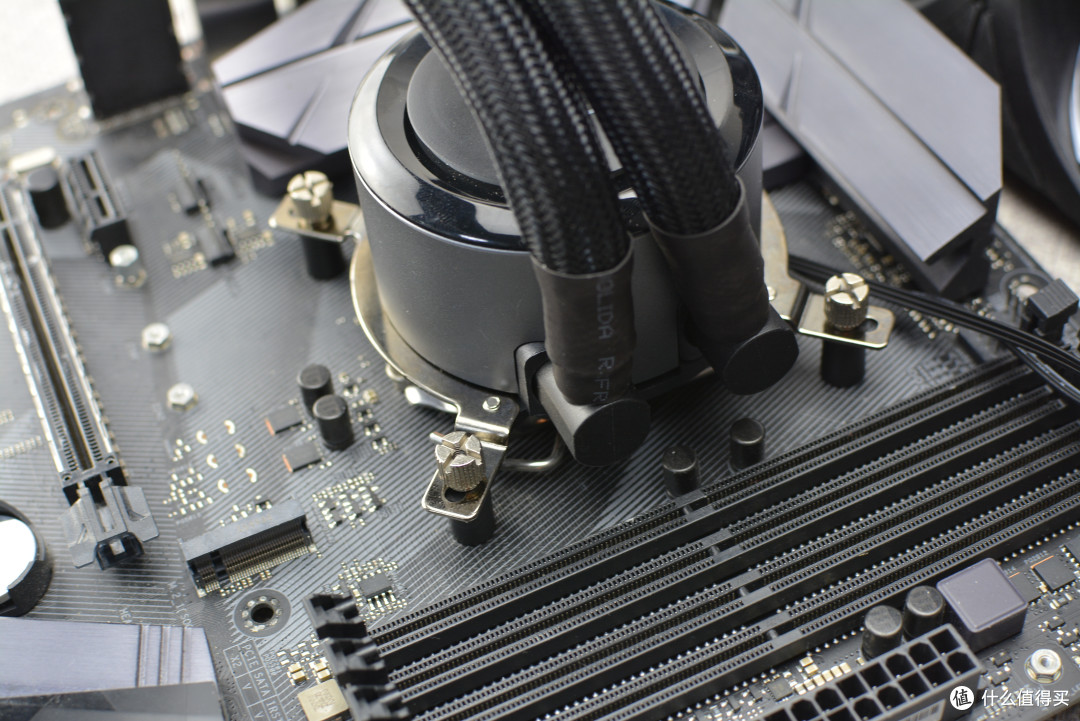 水冷升级换代——酷冷至尊海魔G240RGB一体式水冷