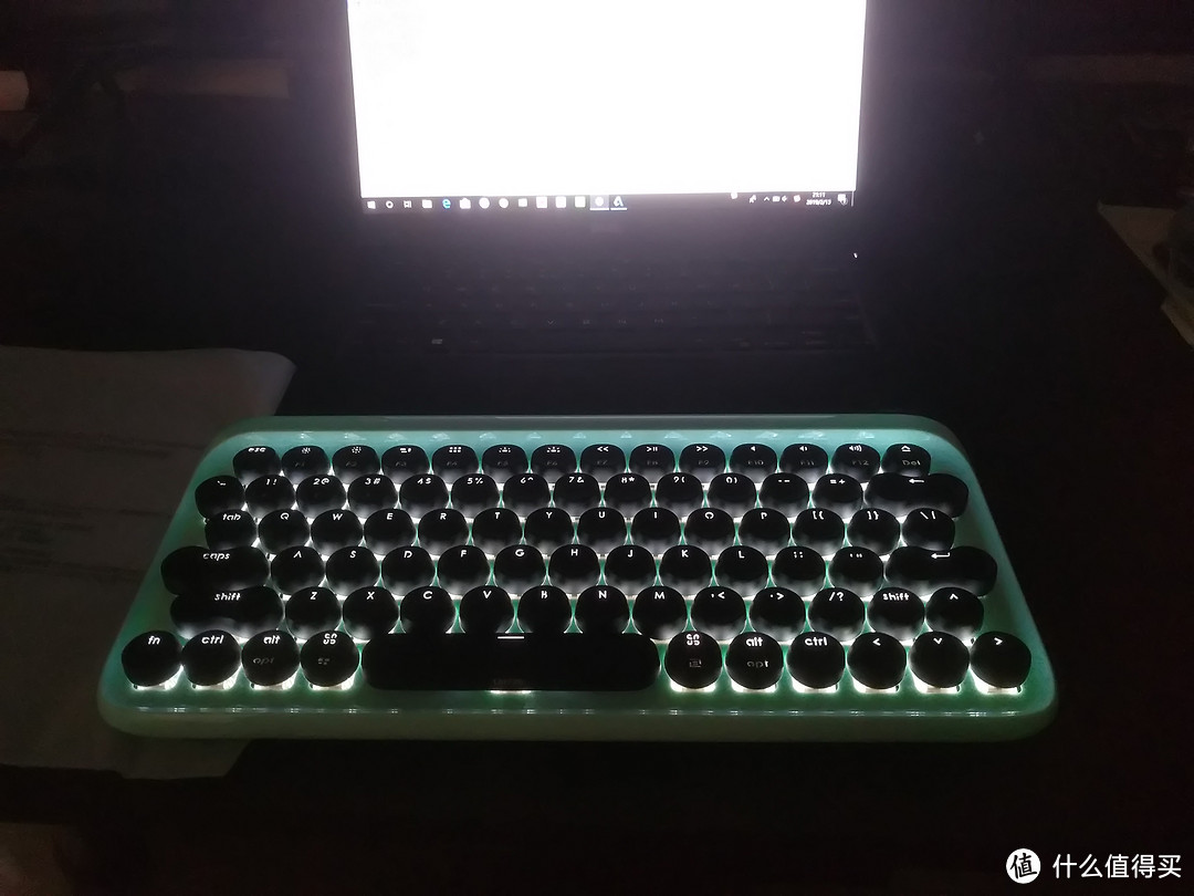 开箱晒物:儿时打字的感觉 洛斐机械键盘