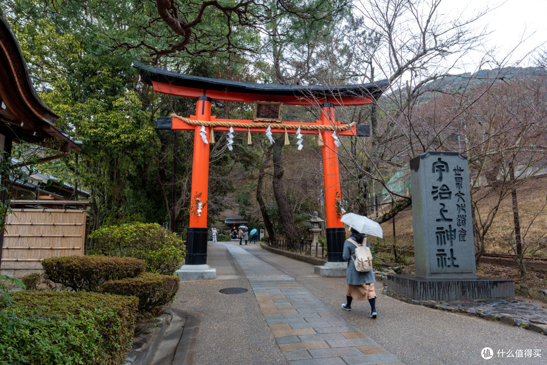 沿路一直走，会经过宇治上神社