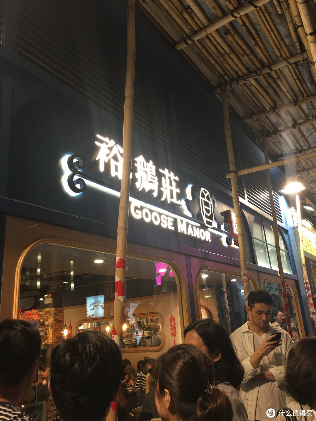 不知道算不算网红店，等位的人里说粤语的居多