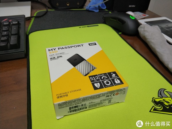 明亮色系的包装盒