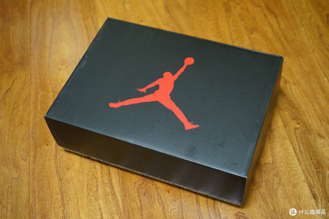 基本上每双aj的鞋盒都有一点不一样之处,黑红控觉得很好看