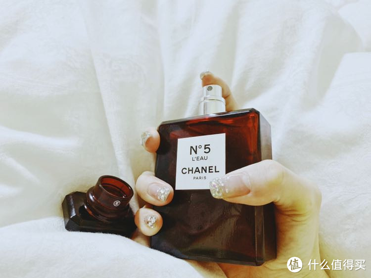 这个颜色像极了爱情Chanel香奈儿新年限量礼盒——香奈儿5号之水