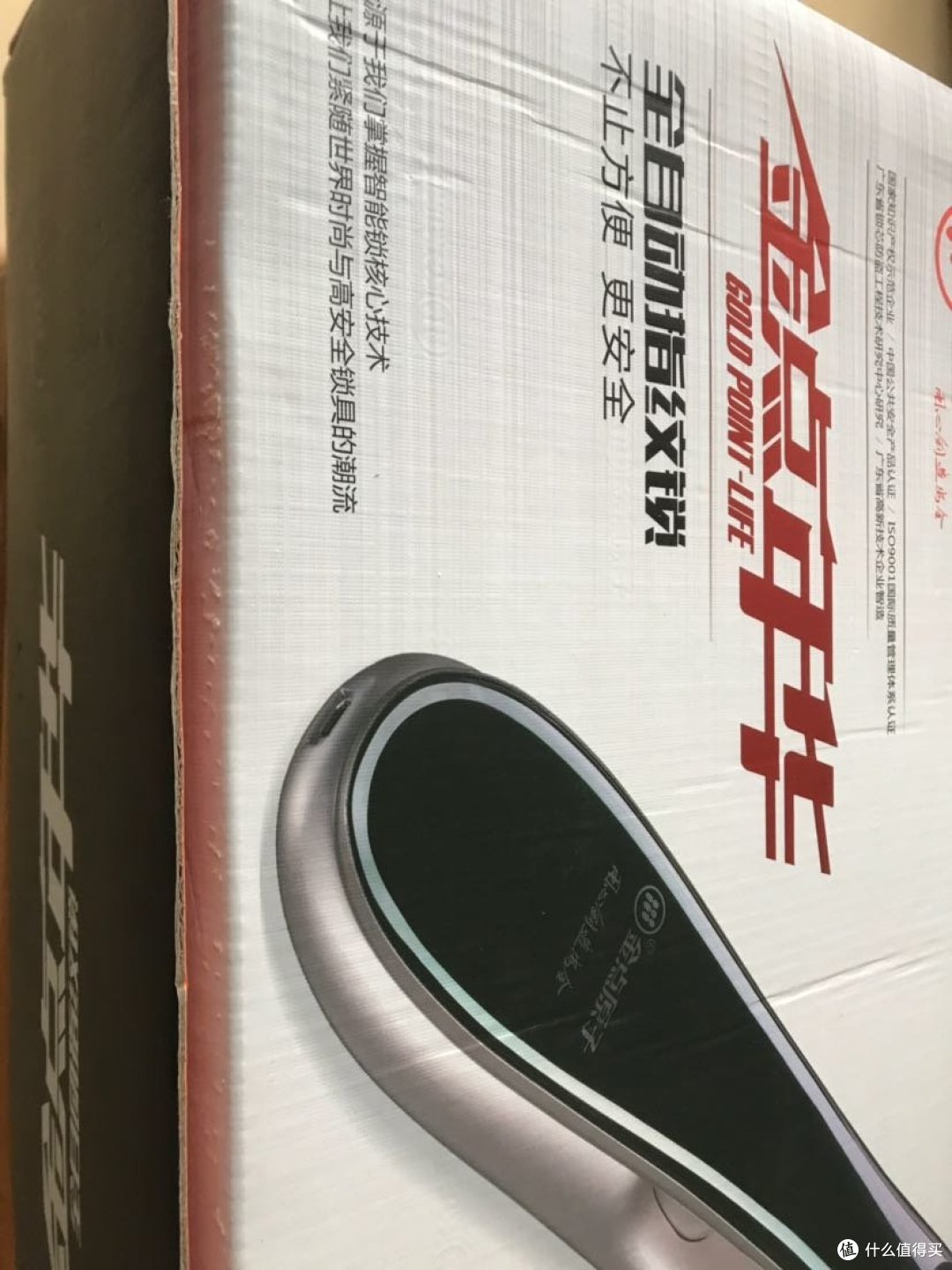 比较大的一个盒子,好重。