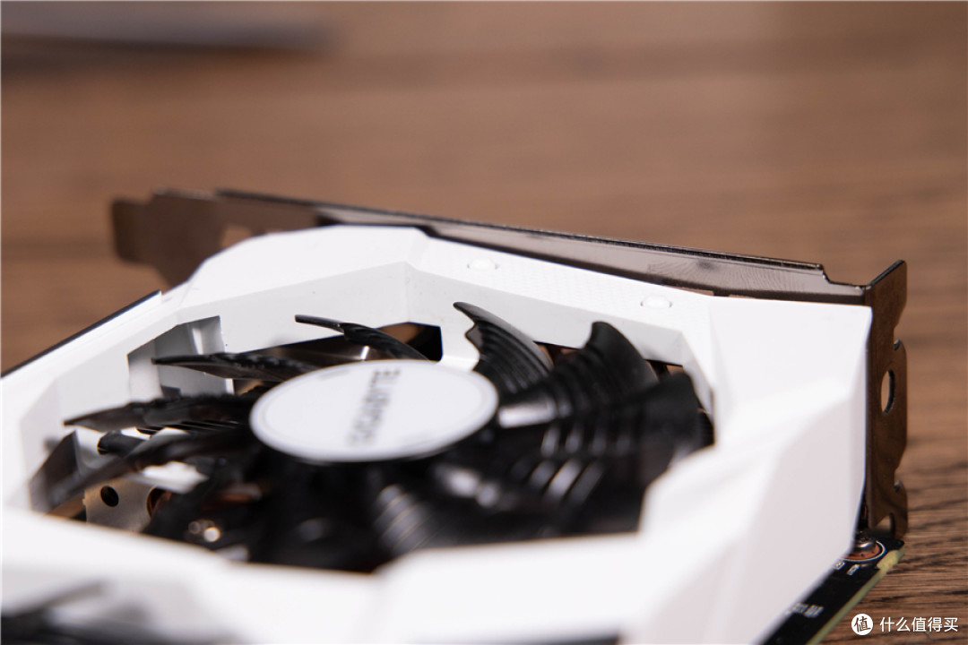 颜值实力派 技嘉RTX 2070 GAMING OC WHITE小白电竞显卡简评