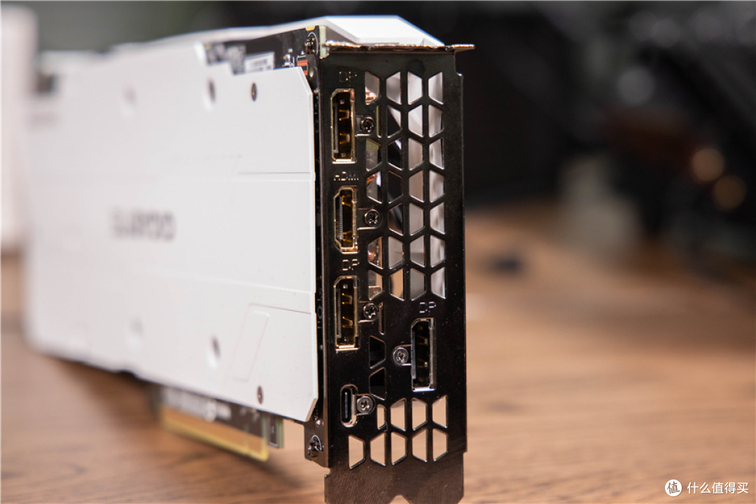 颜值实力派 技嘉RTX 2070 GAMING OC WHITE小白电竞显卡简评