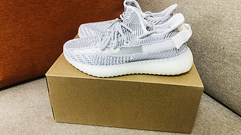 阿迪达斯 YEEZY 350 ?运动鞋使用总结(鞋带|鞋头|鞋垫|提环)