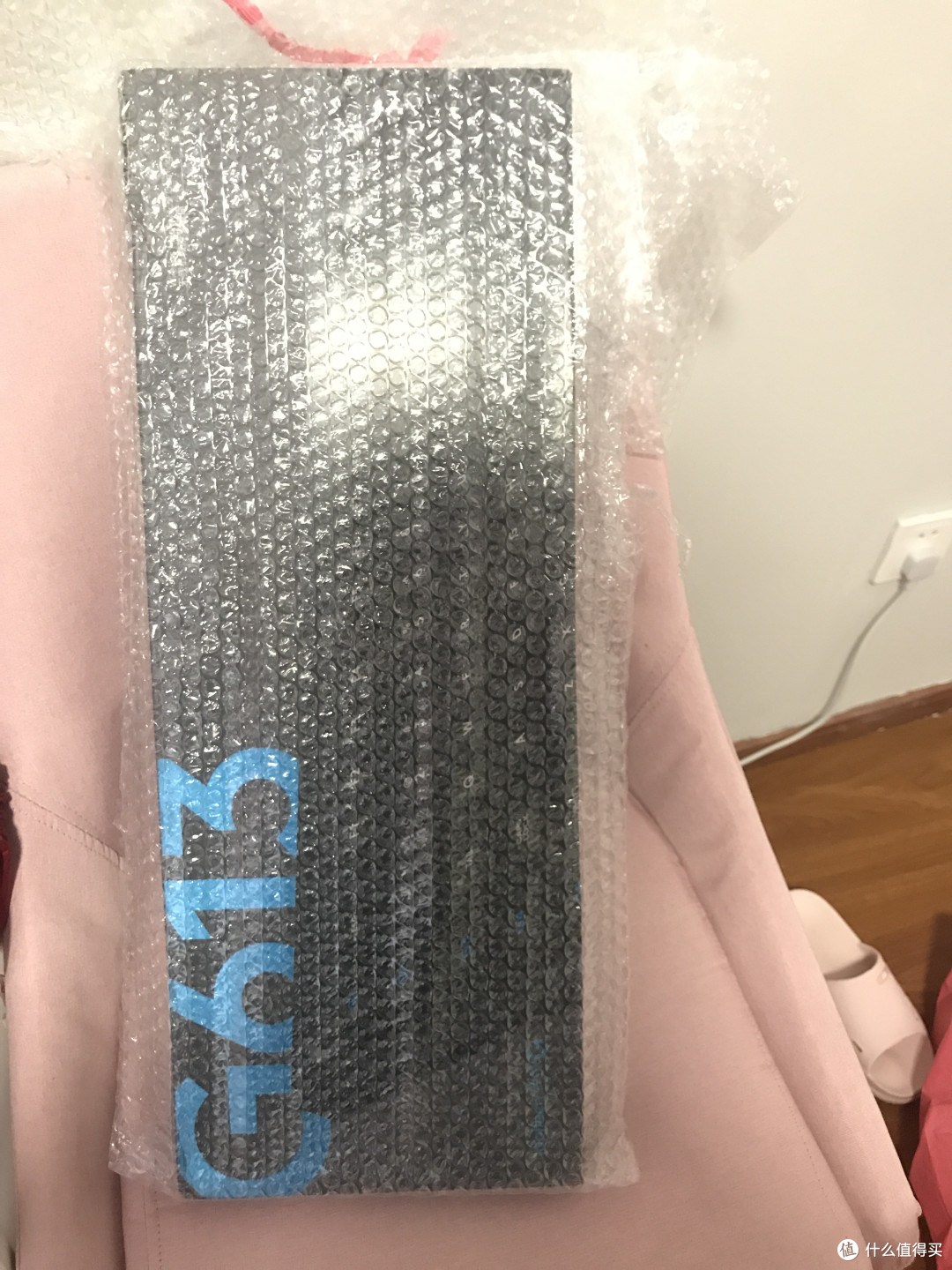 出来了。厚厚的气泡纸