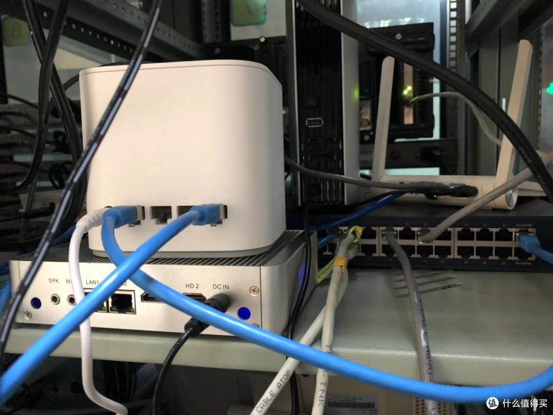 凌霄四核荣耀路由Pro2,2019年度旗舰硬核路由