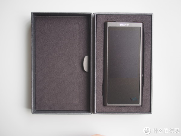 开箱啦，长宽比像极了Xperia 1