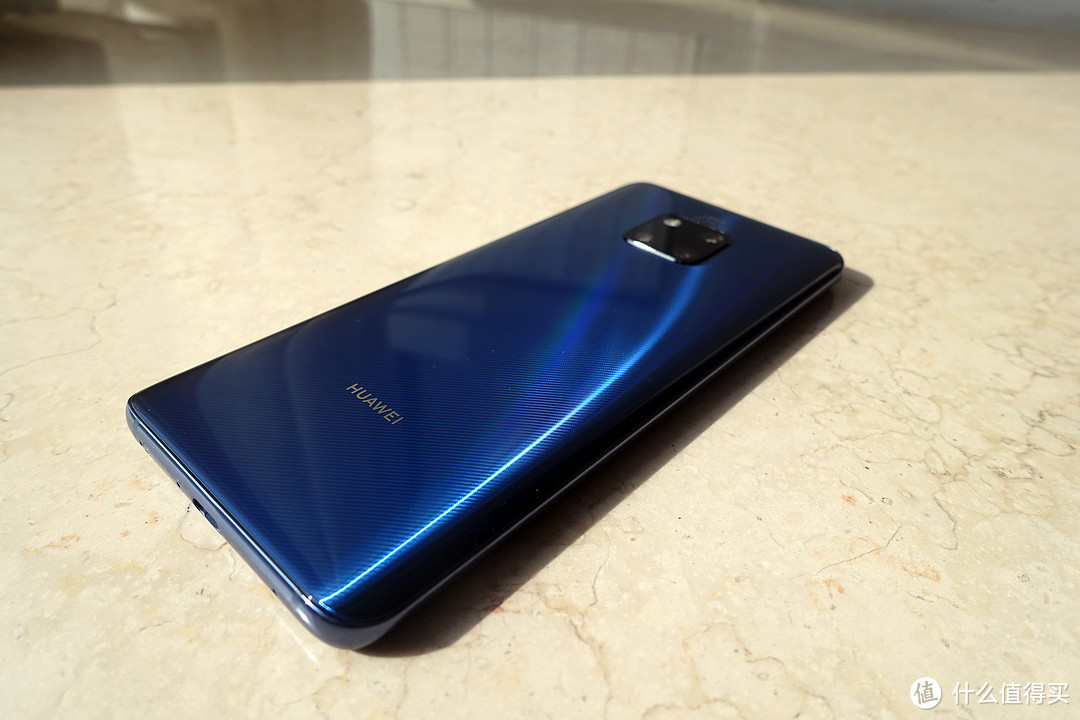 mate20 篇二:华为mate20 pro 8 128宝石蓝简单开箱