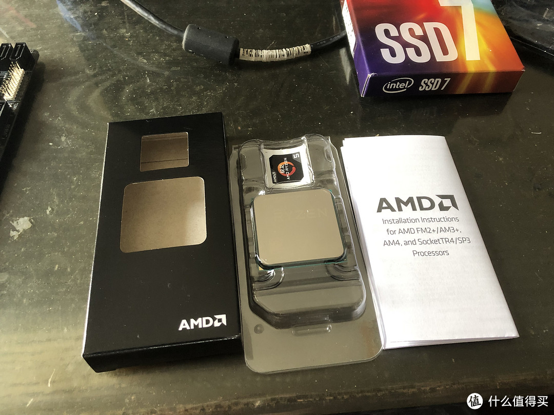 盒装的2600,自带散热，AMD YES了这么多年第一次摸AMD的CPU感觉蛮大的