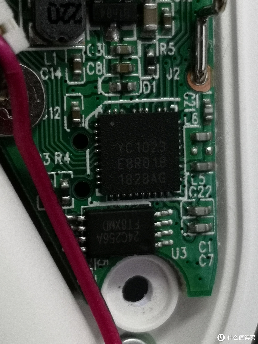 鼠标控制芯片是YC1023，没查到资料，估计是定制的