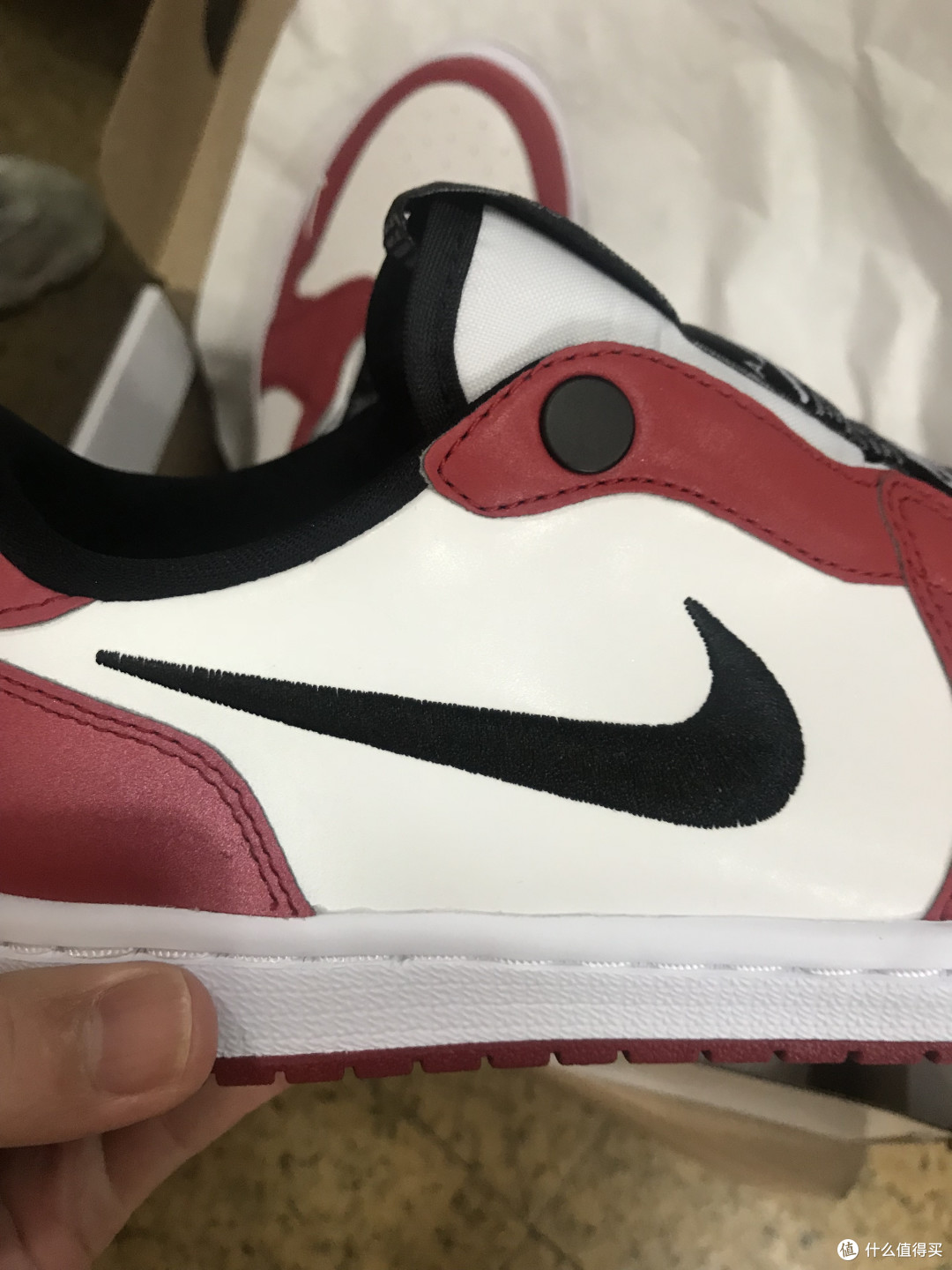 芝加哥 AJ1 Low， 自带隐藏属性全身 3M 反光