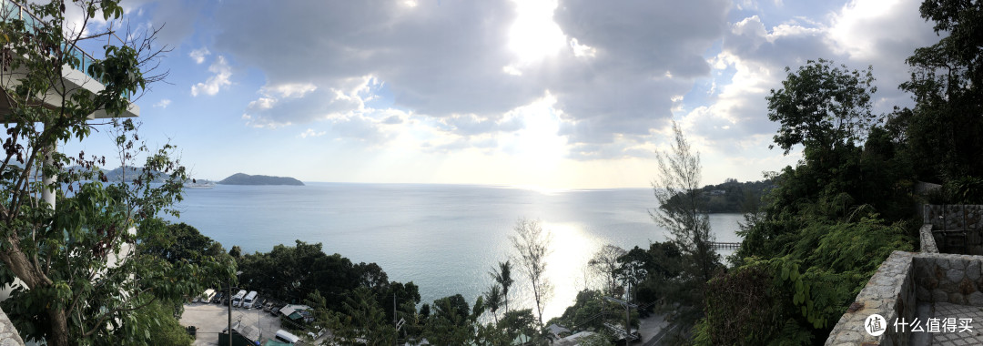 山顶大堂,左边是大堂吧