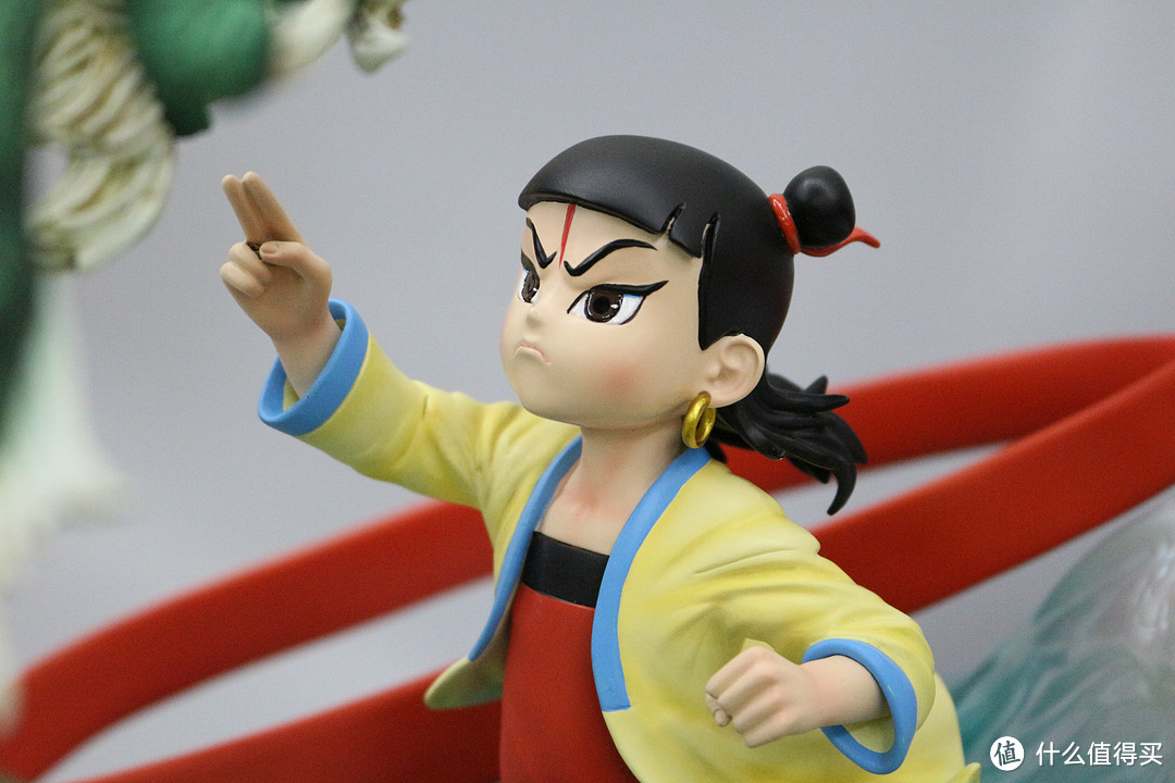 玩明堂本款哪吒闹海雕像取得了上美授权,在设计过程中得到了老艺术家