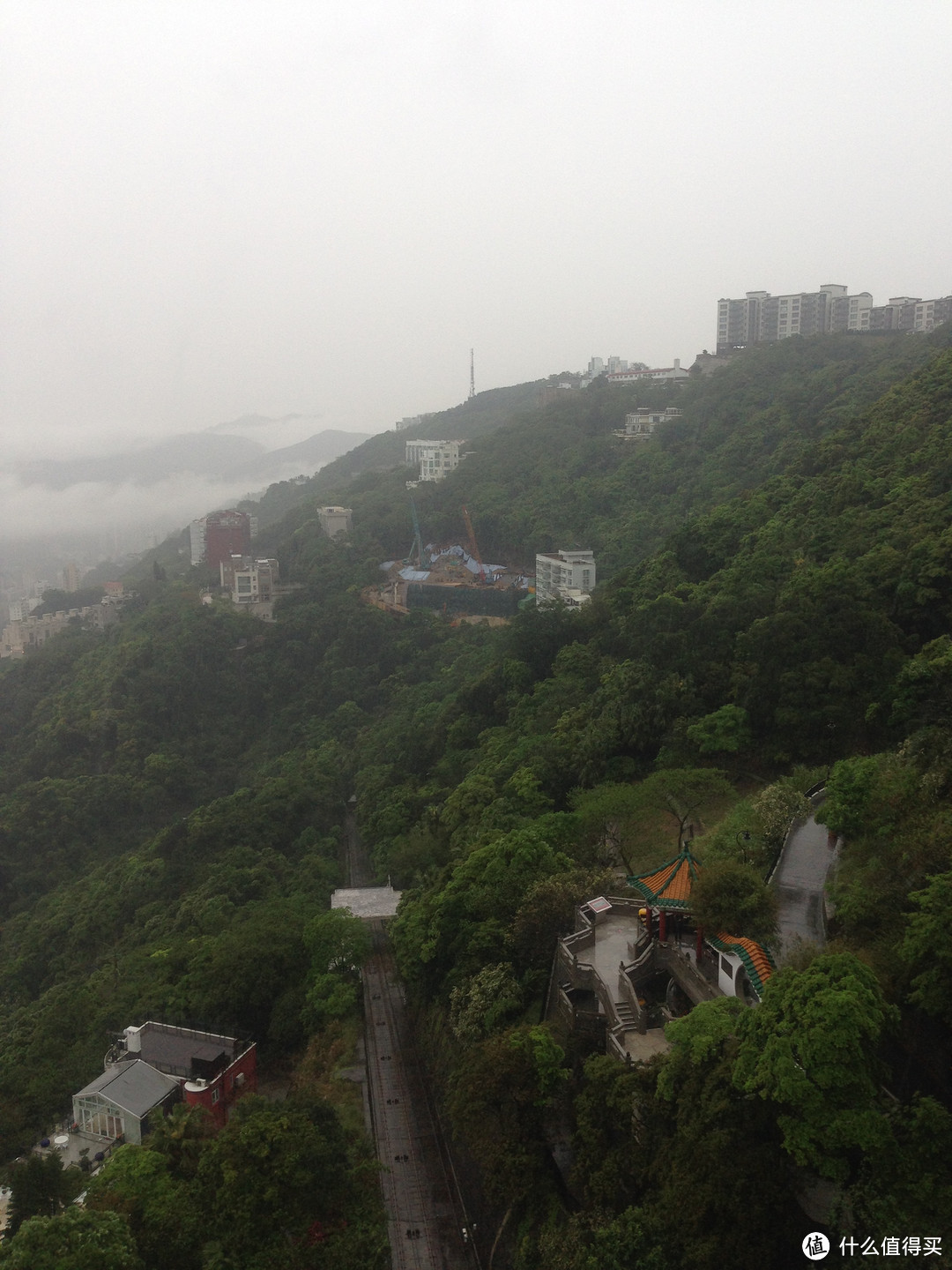 据说富人都住在香港的山上