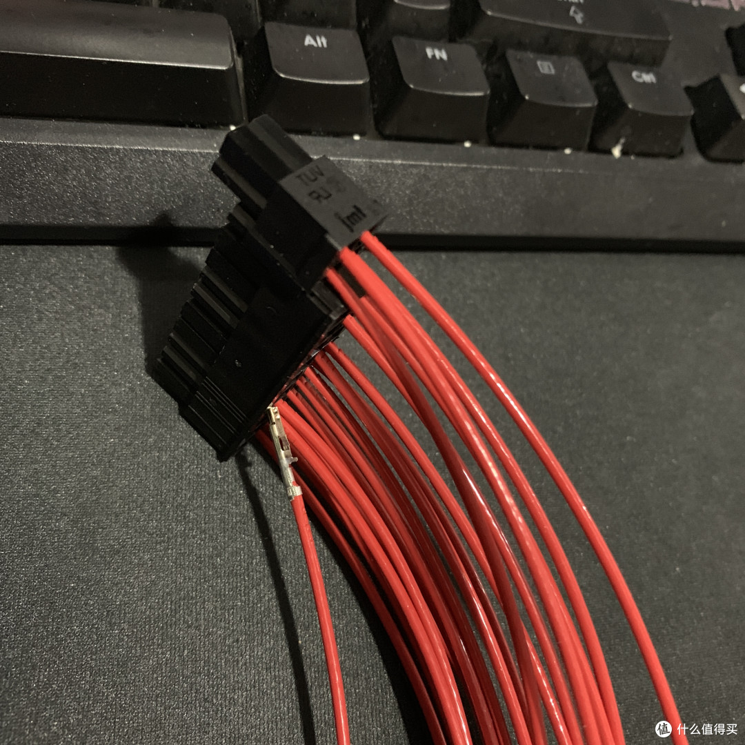 迎广CS700W SFX电源开箱