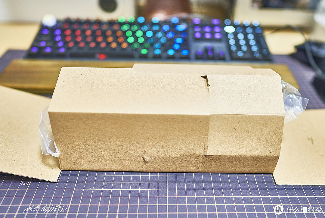 ▲EXO都是非吸塑盒，采用硬纸板保护