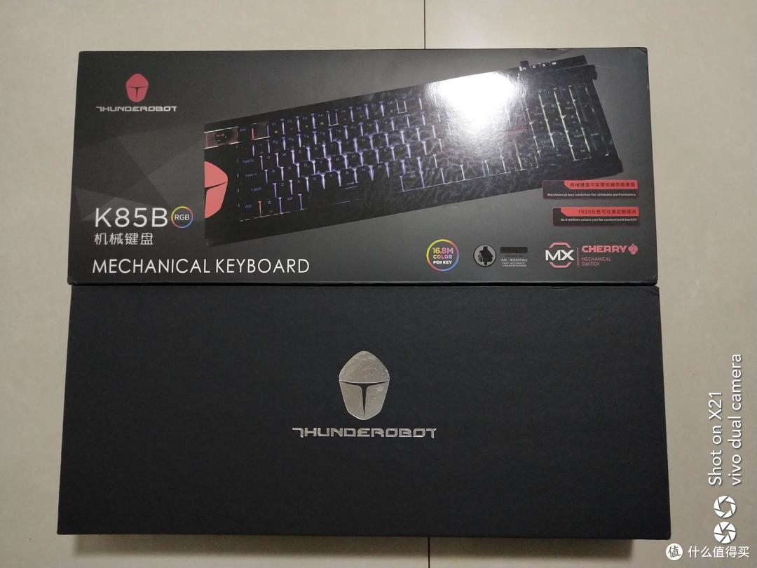 可能是最便宜的RGB樱桃轴:雷神K85B键盘拆箱
