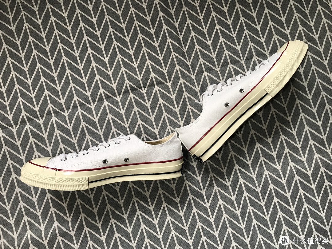 经典的Converse 1970系列复古帆布鞋