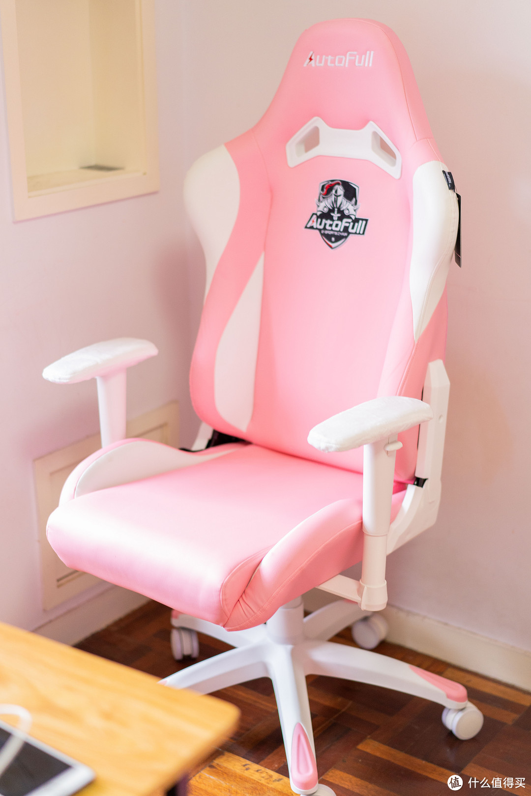 谁说可爱在实力面前不堪一击？神仙颜值与舒适并重的电竞椅 — 傲风 AF055PPUW 粉色雪兔椅