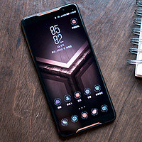 华硕 ROG Phone 游戏手机外观设计(屏幕|扬声器|摄像头|接口)