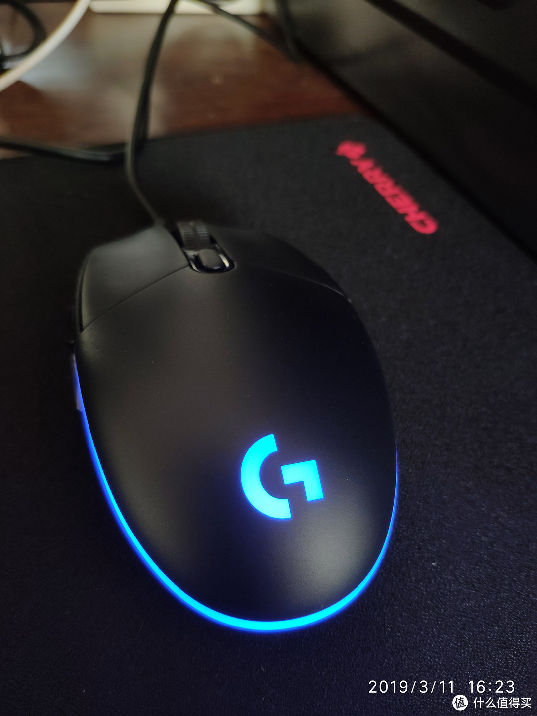 鼠标有RGB光效，弥补一下键盘没有的遗憾吧哈哈，附带说下这款基础版的罗技G102作为办公来说真的挺舒服的，价格也低值得入手。