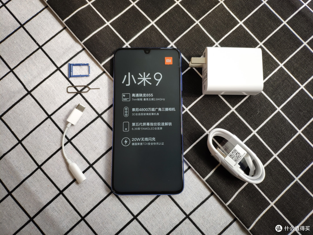▲▲ 小米之家工作人员会当场开机激活，但不用登陆帐号，也没撕膜