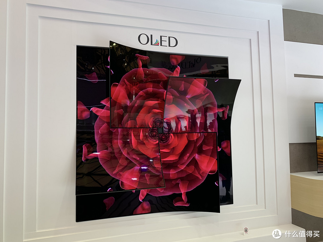 LG Display 亮相 2019AWE，OLED 黑科技层出不穷