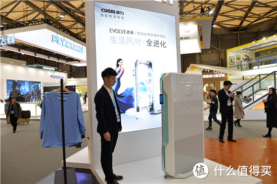 AWE2019丨引领生活风尚 卓立展示智能熨烫机与衣物护理柜